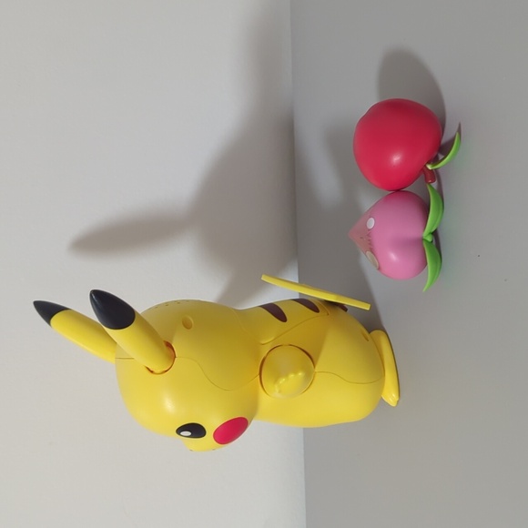 Pokémon Train and Play Deluxe Pikachu - 4.5-Inch Pikachu Figure with sou… - Picture 6 of 8